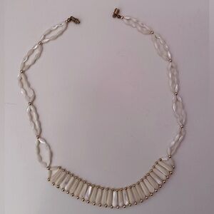 Faux pearl necklace White and Gold 💕